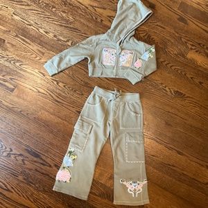 3T Floral cropped sweat suit